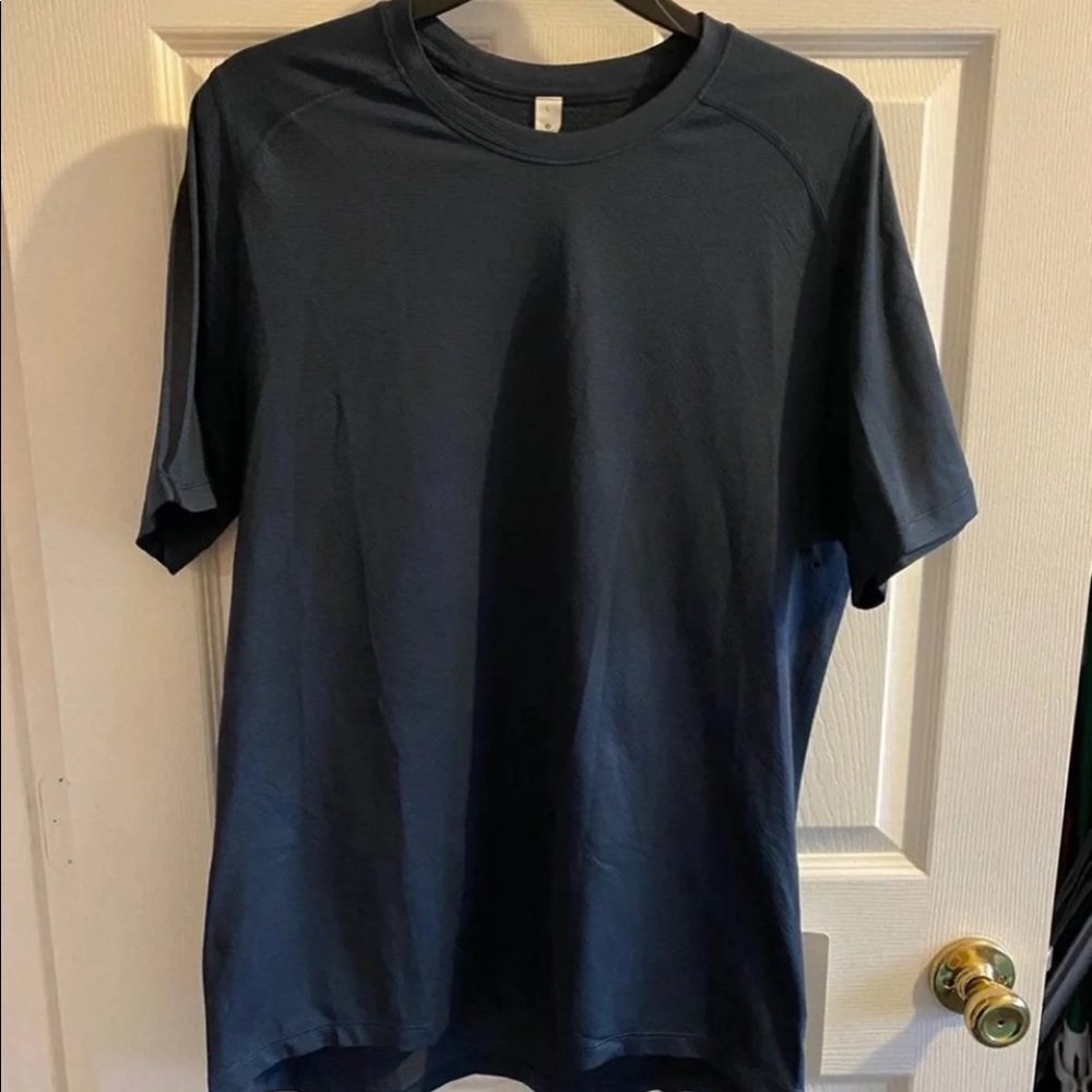 Men’s Lululemon Shirt